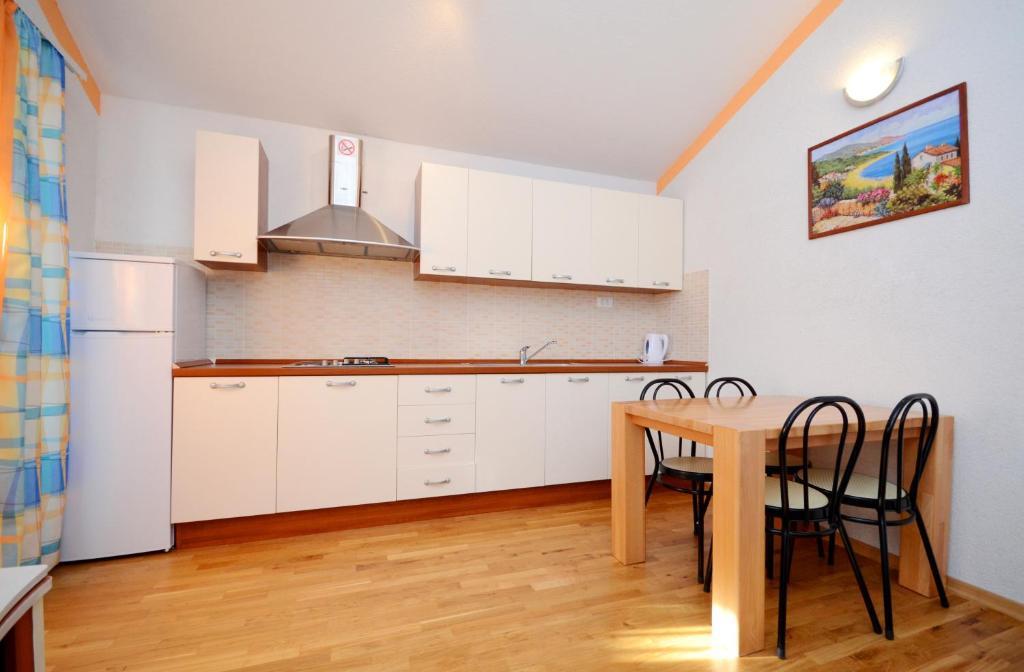 Apartments And Rooms Stipe Podstrana Exterior photo